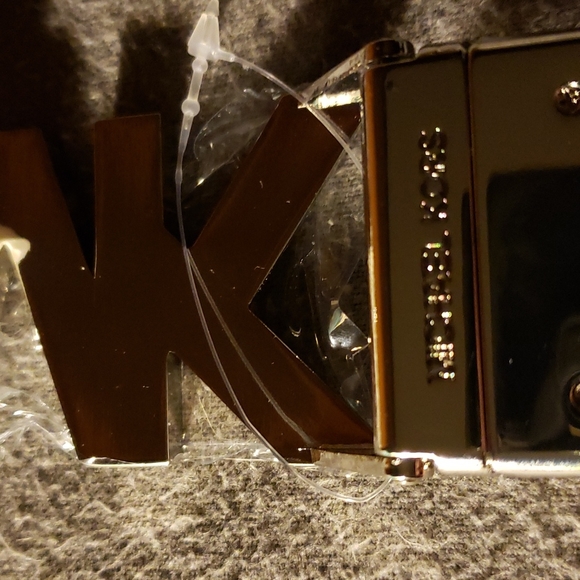 NWT Mk belt. Reversible. One side grey with mk logos. Other side plain black - Picture 6 of 8